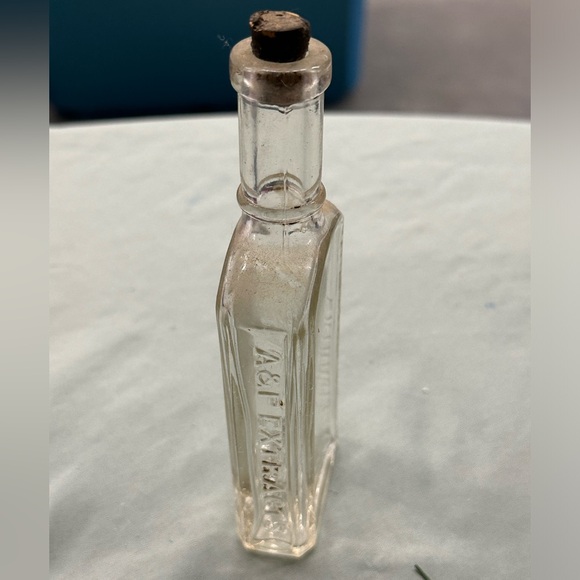 Other - Clear glass A&P extracts bottle
